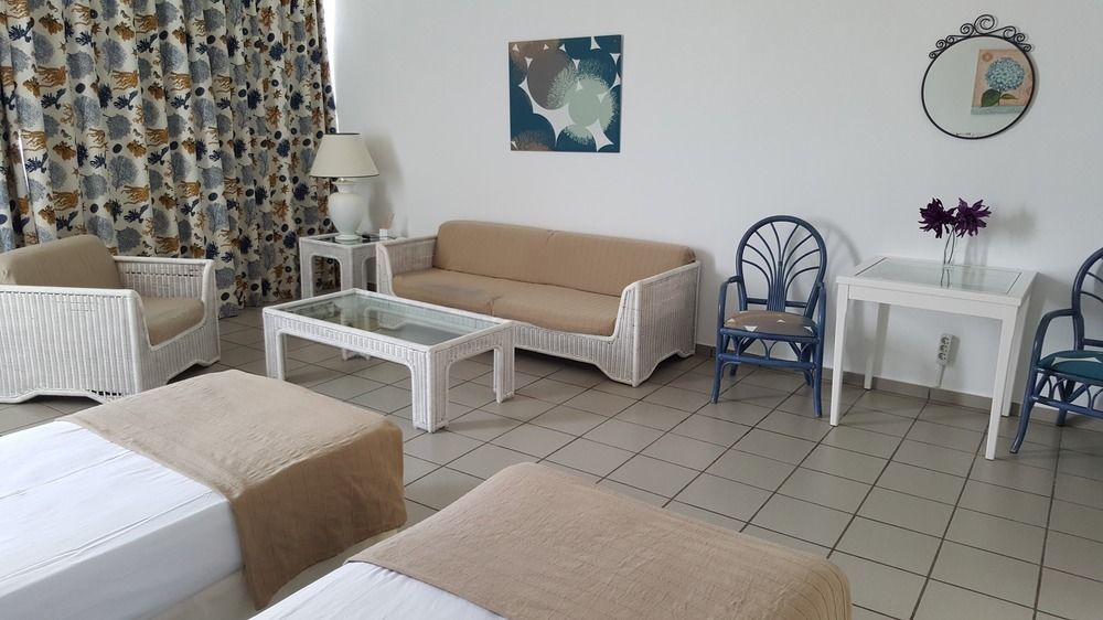 Ciw Hostel Pozo Izquierdo ภายนอก รูปภาพ